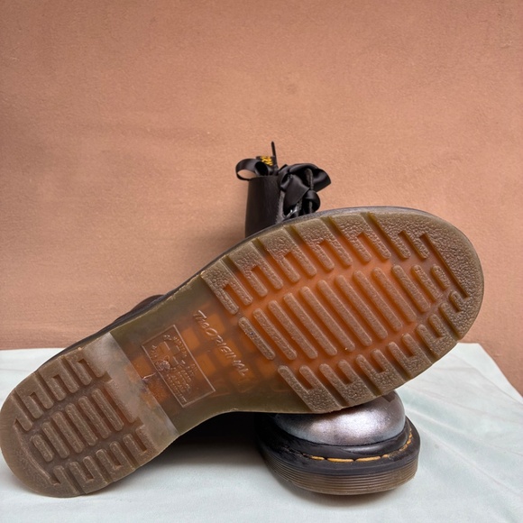 🖤 LUV @ 1ST SIGHT 🖤 Custom Hand Painted Doc Martens - Picture 4 of 10